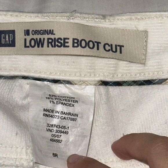 white Gap Original low rise bootcut corduroy jeans size 6 - Picture 3 of 3